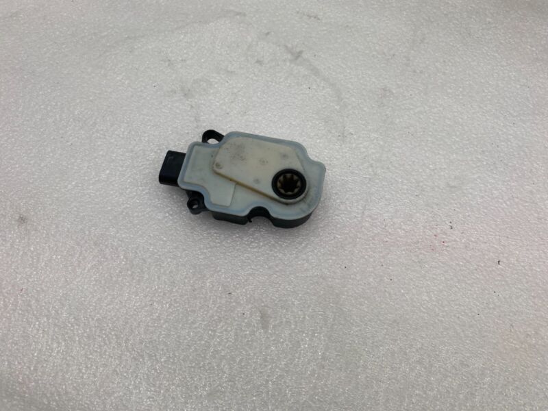 2012-2015 Tesla Model S Front Bumper Grille Vent Shutter Control Motor Actuator