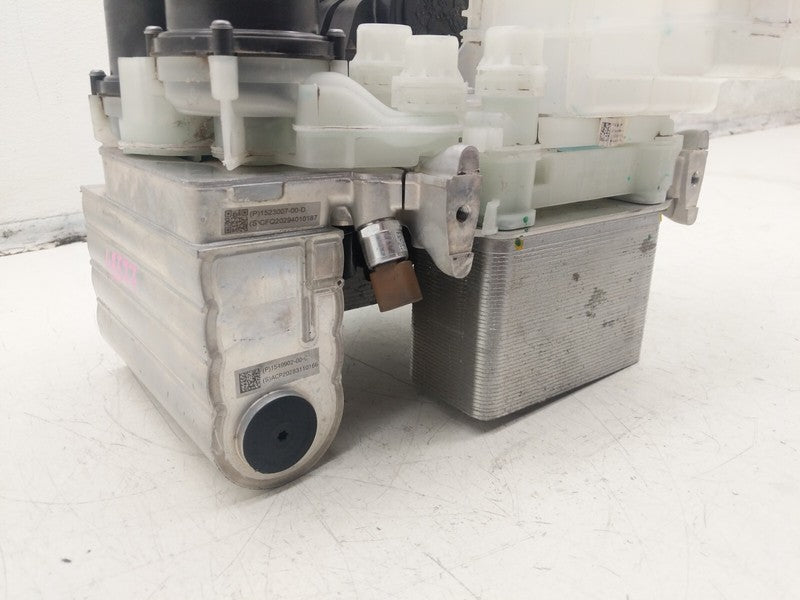 1506859 97 D 20-23 Model Y Supermanifold Refrigerant Chiller + Coolant Reservoir 1549902-00-C