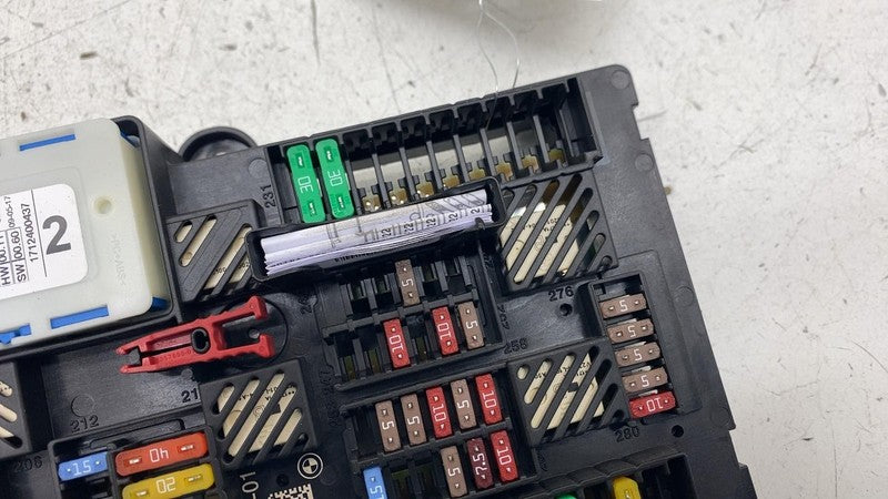 ⭕ 2017-2020 BMW 540i Rear Trunk Power Distribution Fuse Box Relay 6135