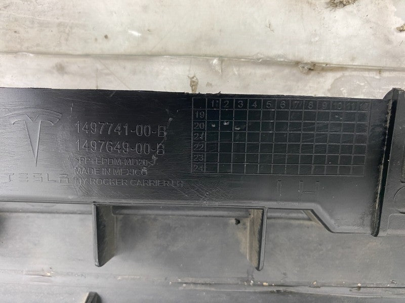 1497741 00 B ⭕ 2020-2024 Model Y Left Skirt Rocker Molding Panel Carrier Bracket 1497741-00-B
