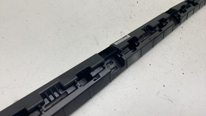 32216384 ⭕ 2021-2025 Polestar 2 Rear Left Skirt Rocker Molding Panel Molding Bracket OEM