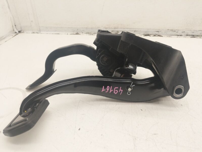1044691 00 D ⭕ 2017-2023 Model 3 Accelerator and Brake Foot Pedal w/ Switch Base 1044691-00-D