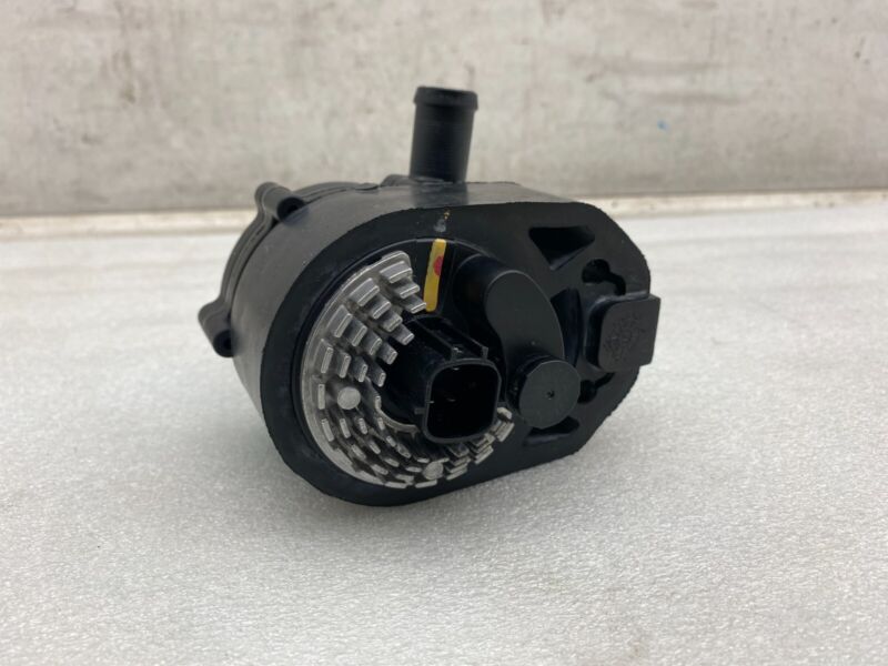2016-2020 Tesla Model S MS Electric Auxiliary Coolant Water Pump Assembly OEM