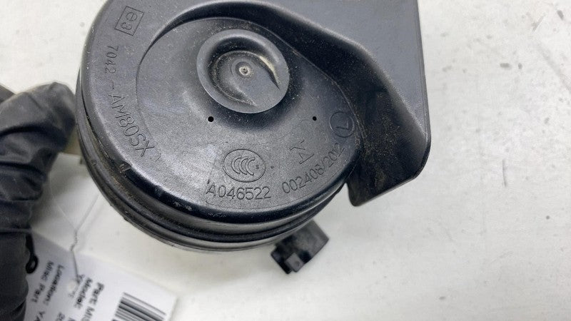 E3007042 2017-2020 Maserati Levante FIAMM Low Pitch Tone Horn Signal w/ Bracket Assembly