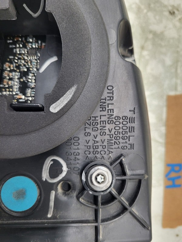 6005919-00-D ⭕ 2012-2022 Tesla Model S Rear Taillight LED Outer Tail Lamp Right 6005919-00-D