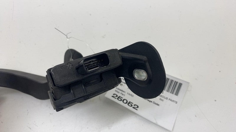 ⭕ 2016-2020 Tesla Model S X Accelerator Throttle Pedal Assembly BE5C 9