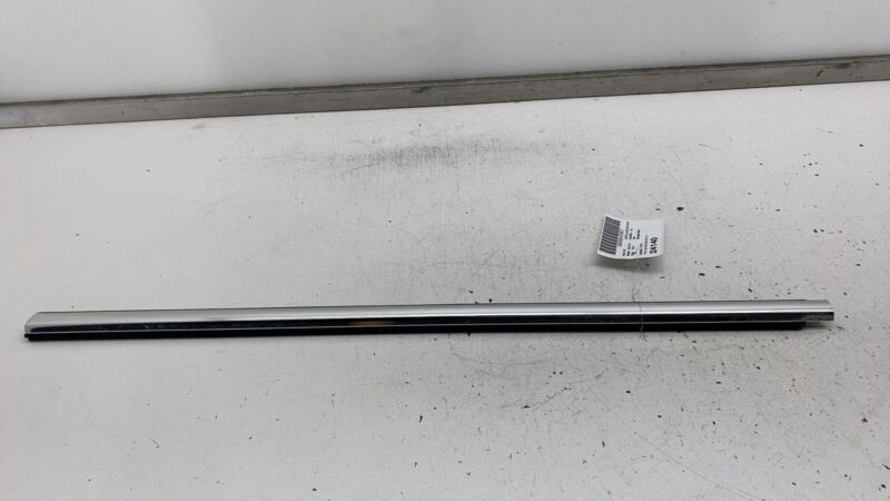 ⭕ 17-20 Maserati Levante Front Driver Side Door Window Outer Belt Molding Left