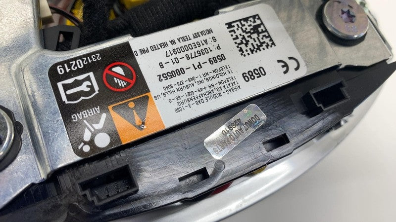 103677801B 2016-2020 Tesla Model X Steering Wheel Airbag Module w/ Retainer Plate Bracket