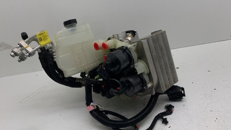 152300200B ⭕ 2021-2026 Tesla Model 3 Supermanifold Refrigerant Chiller w/ Coolant Reservoir