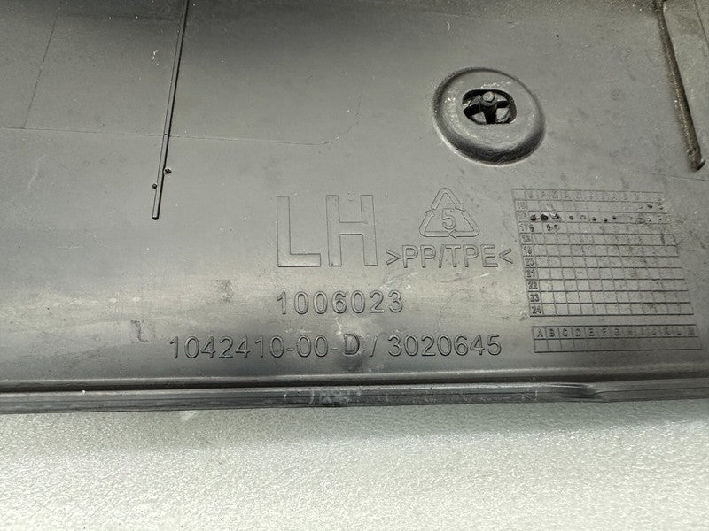 104241000D ⭕ 2016-2020 Tesla Model X Front Left Door Pinch Sensor Trim Molding 1042410-00-D