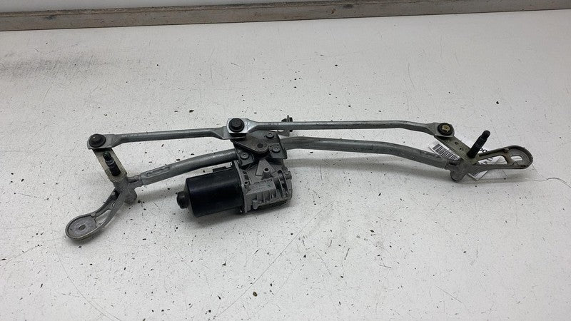 2018 2019 BMW 530e G30 Front Windshield Wiper Transmission Linkage w/ 