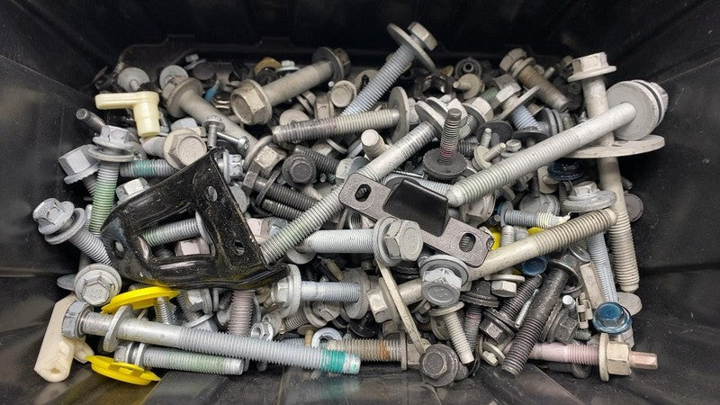 ⭕ 2025 Chrysler Pacifica Set of Bolt