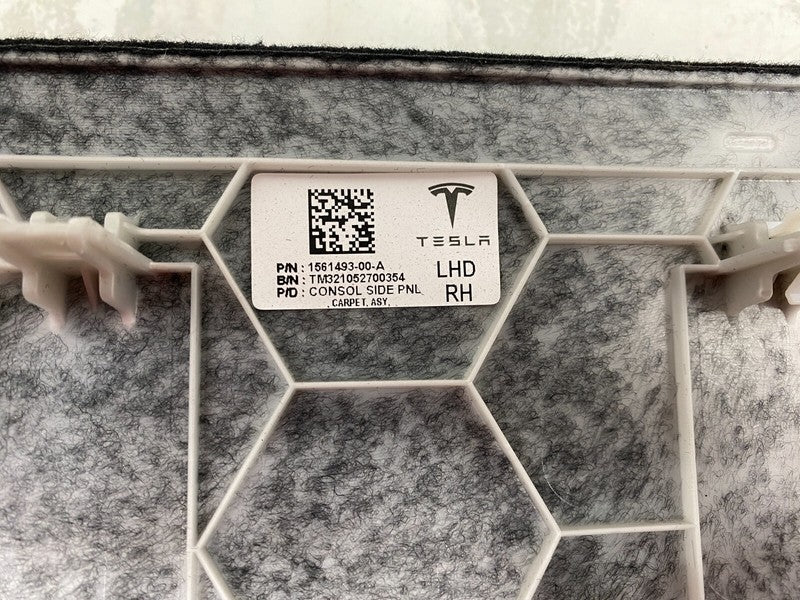⭕17-23 Model 3 Left & Right Center Console Carpet Trim 1561493-00-A/15