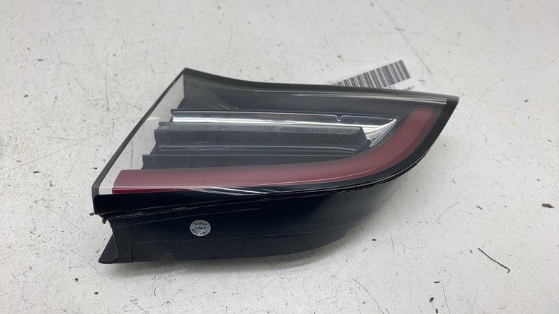 1077402 ⭕ 2017-2023 Model 3 Rear Right Inner Taillight LED Tail Lamp (3-Pin) RH 1077402