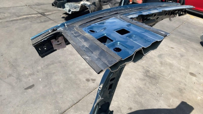 ⭕ 2024 Porsche Cayenne Right Center B-Pillar Body Rail Frame Structural Cut Out