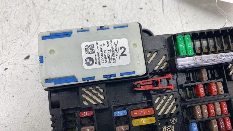 ⭕ 2017-2020 BMW 540i Rear Trunk Power Distribution Fuse Box Relay 6135