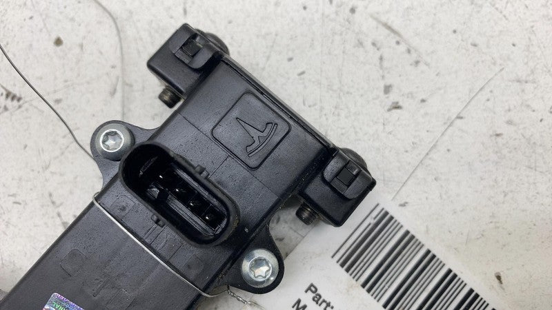 104535300B ⭕ 21-23 Tesla Model X Front Left Door Pop Actuator Control Module 1045353-00-B