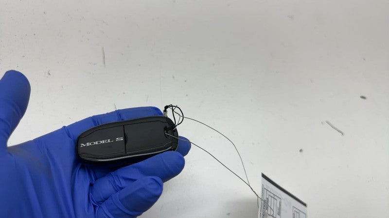 Does not apply Key Remote/fob TESLA S 16