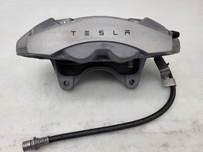 104462200E ⭕17-23 Model 3 Front Passenger Side Caliper + Brake Hose Line Right 1044622-00-E
