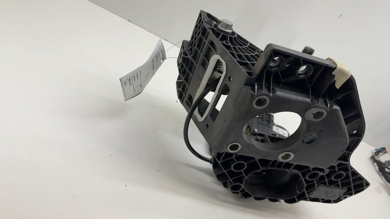 ⭕ 2016 Chevy Silverado 1500 Gas Accelerator and Brake Pedal Assembly 2