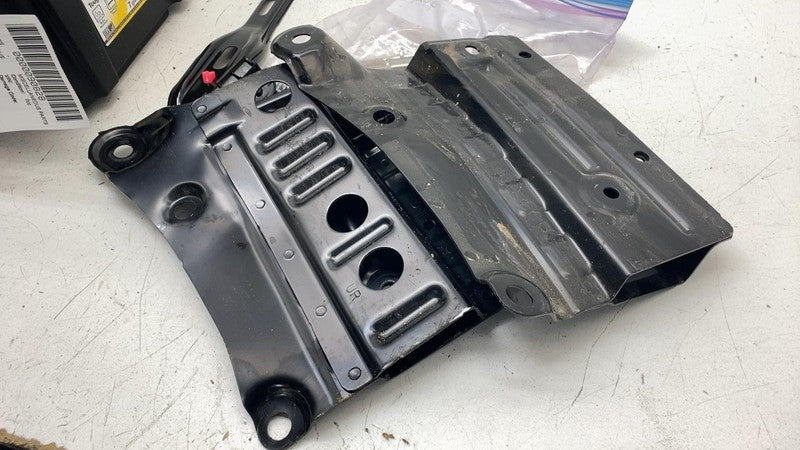 ⭕ 2024 Toyota Prius Set of Bolt