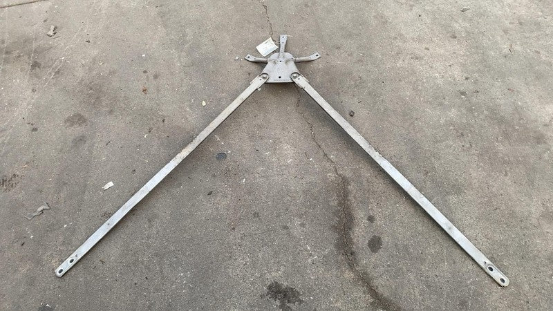 7401270 04 2018 2019 BMW 530e G30 Rear Body Torsion Bar Support Bracket Mount Bracket OEM