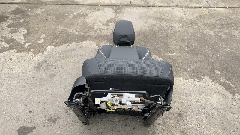 ⭕ 23-24 Toyota Prius Front Passenger Side 1st Row Seat Black Vinyl Sof