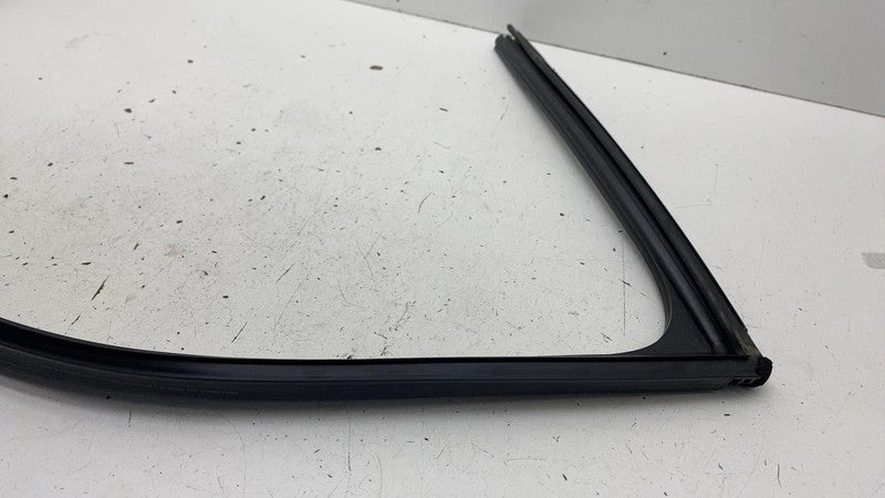 ⭕ 18-24 Navigator Front Right Door Window Glass Run Channel Seal JL1B-