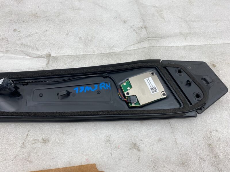 110044100B ⭕17-23 Model 3 Right B-Pillar Applique Glass Trim Molding w/ Camera 1100619-00-C