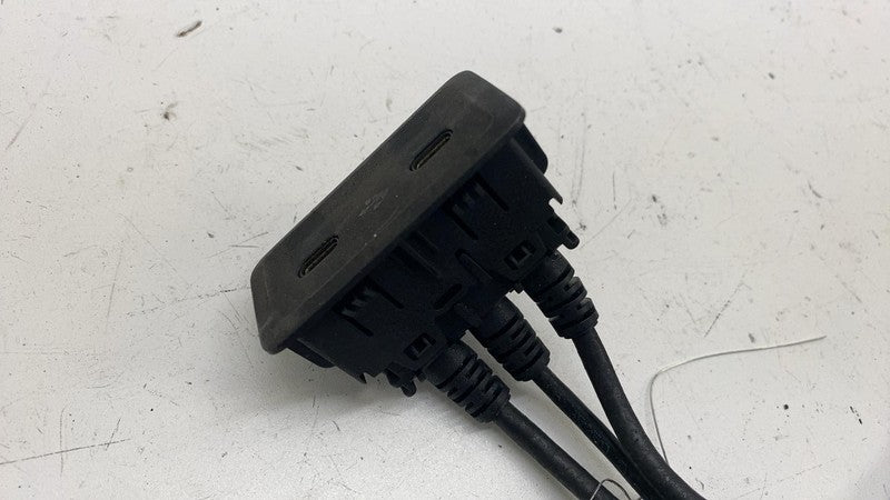 ⭕ 2022 Mercedes-Benz EQS 450+ V297 Multimedia Connection Type C-USB Port Socket