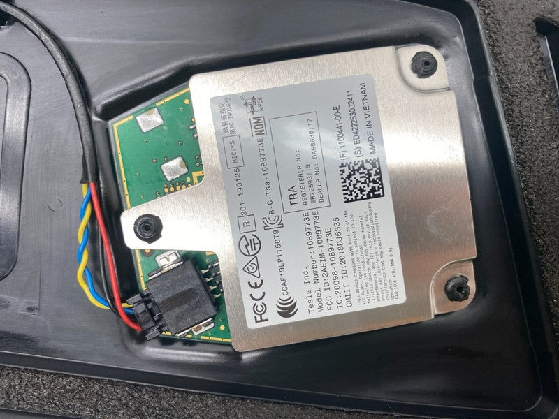 110044100E ⭕2017-2023 Tesla Model 3 Right B-Pillar Applique Glass Trim Molding 1100441-00-E