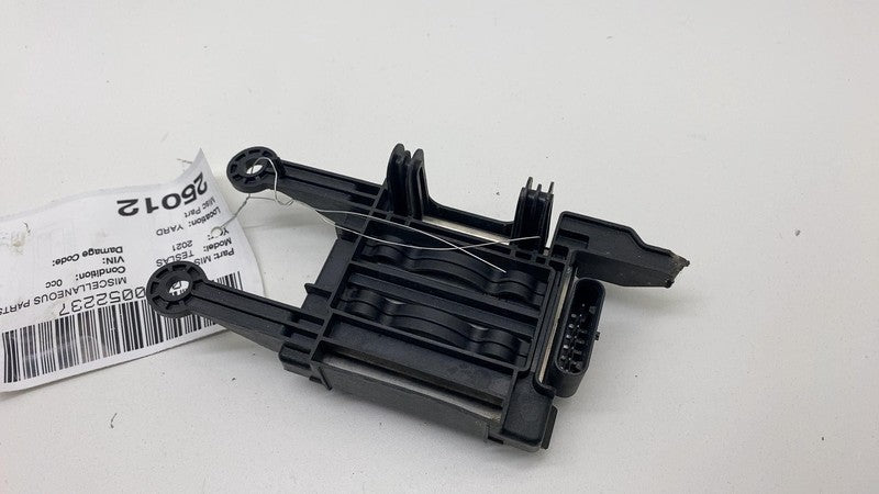 1108647 00 D 2016-2024 Tesla Model S MS Seven Pin Perpendicular Radar Sensor 7-Pin + Bracket