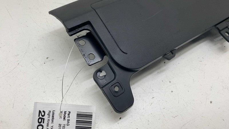 1077826-00-D ⭕ 2017-2023 Tesla Model 3 Right Lower Knee Safety Airbag Module RH 1077826-00-D