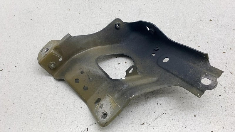1615548 00 C 2020-2023 Tesla Model Y MY Front Passenger Side Fender Support Bracket Right OEM