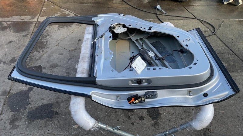 2011-2018 Porsche Cayenne Rear Passenger Side Door Shell Panel Right Silver LX7W