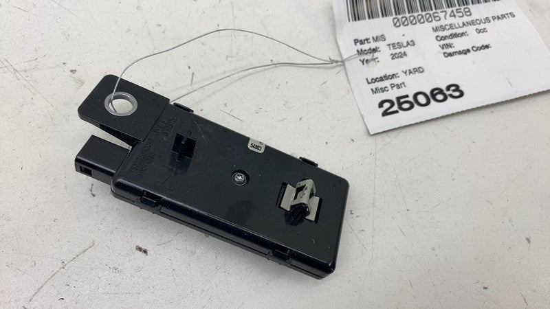 ⭕ 24-25 Tesla Model 3 M3 Interior End Point Module Booster Assembly 17