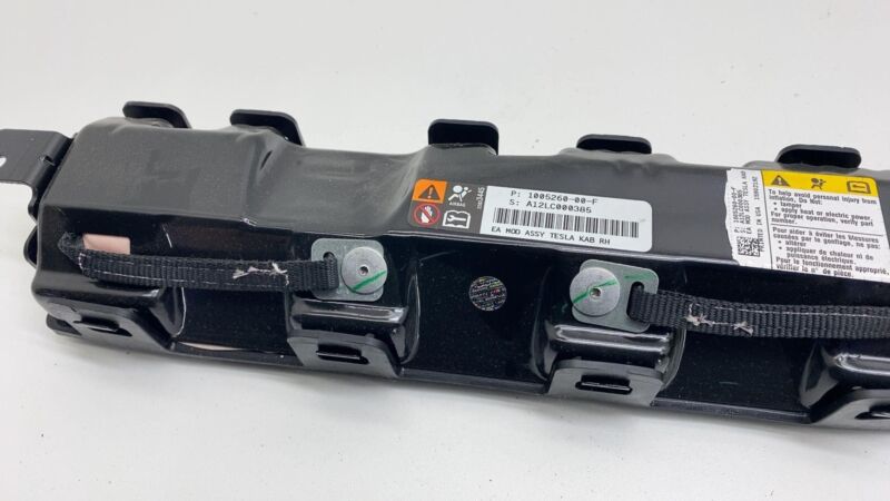 100526000F 2012-2015 Tesla Model S Front Passenger Side Lower Knee Airbag Right RH Assembly