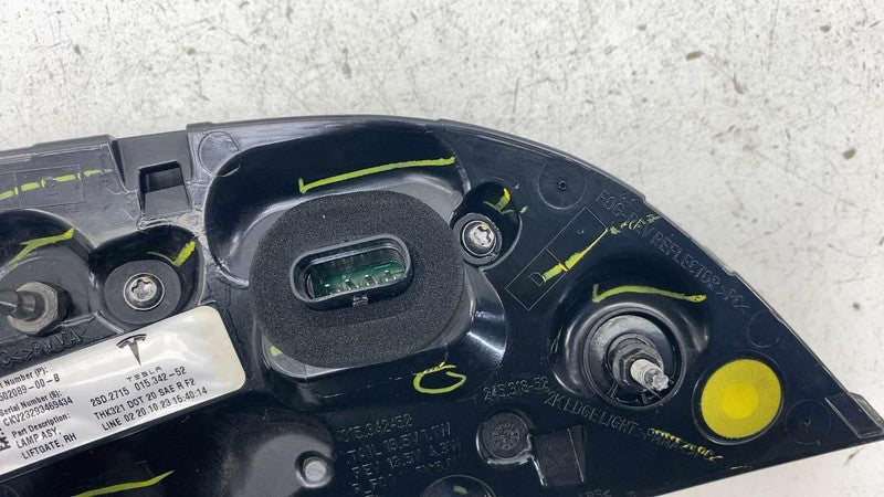 1502089-00-B ⭕ 2020-2024 Model Y Rear Right Inner Taillight LED Tail Lamp 4-Pin 1502089-00-B