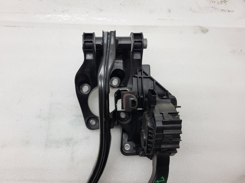 1044691 00 D ⭕ 2017-2023 Model 3 Accelerator and Brake Foot Pedal w/ Switch Base 1044691-00-D