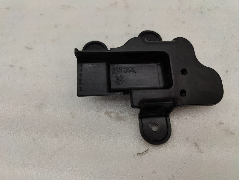 100840400C ⭕ 2012-2020 Tesla Model S Rear Side Door Opener Mount Bracket Right 1008404-00-C