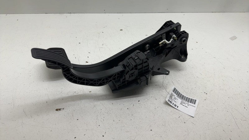 ⭕ 2025-2026 Tesla Model Y Gas Accelerator and Brake Foot Pedal Pad OEM