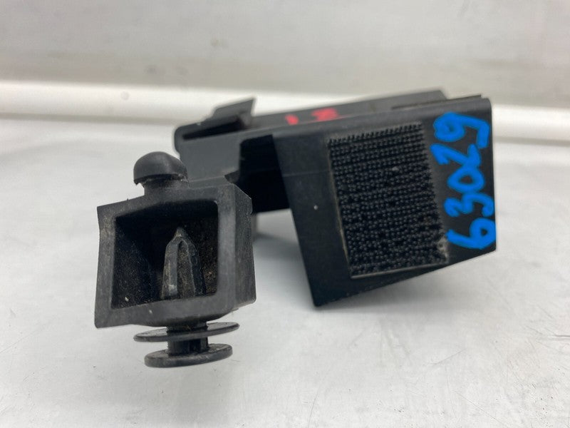 ⭕2020-2024 Tesla Model Y MY Rear Section Rocker Panel Carrier Clip Bracket Right