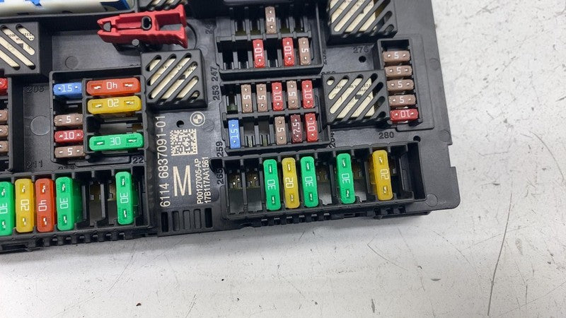 ⭕ 2017-2020 BMW 540i Rear Trunk Power Distribution Fuse Box Relay 6135