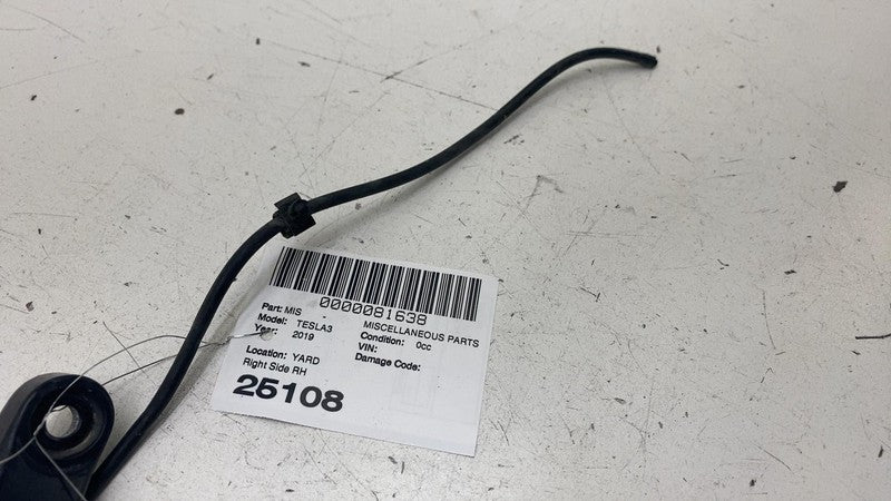 107672900B ⭕ 2017-2023 Model 3 Front Passenger Side Windshield Wiper Arm Right 1076729-00-B