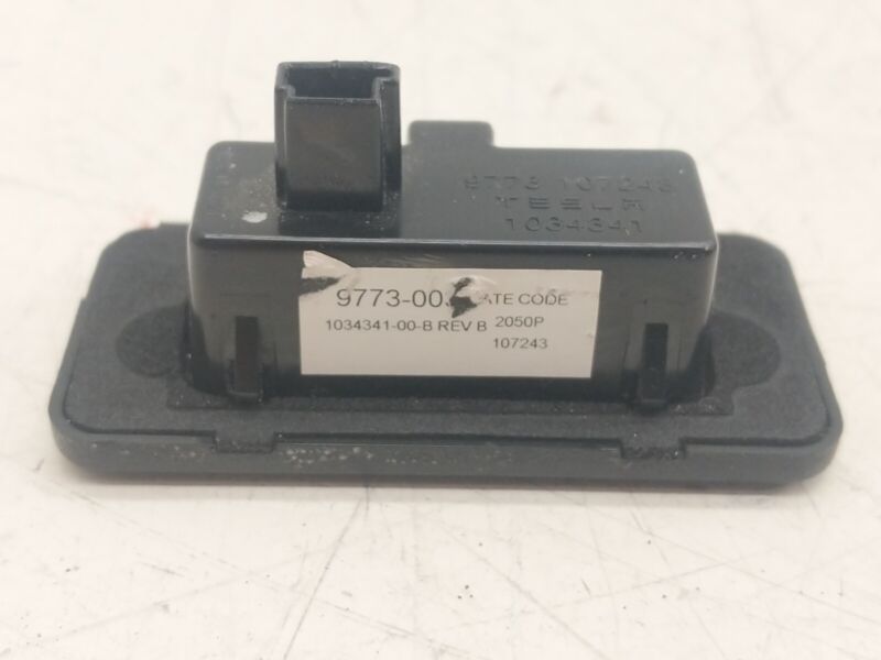 1034341 00 B ⭕12-23 Model S X Rear Left or Right Bumper License Plate Lamp Light 1034341-00-B