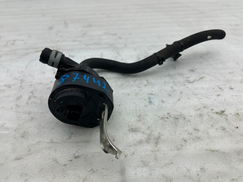 2016-2020 Tesla Model X MX Cooling System Auxiliary Coolant Water Pump Assembly