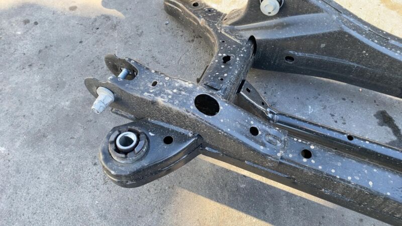 20226516150 2017-2024 Chrysler Pacifica Rear Undercarriage Subframe Crossmember Cradle FWD