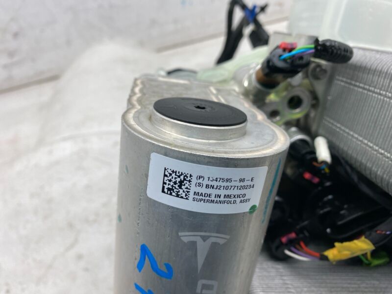 1547595 98 E 20-23 Model Y Supermanifold Refrigerant Chiller & Coolant Reservoir 1547595-98-E