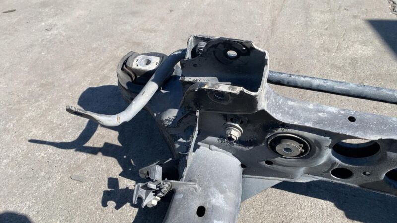 2016-2019 Mercedes-Benz GLE350 Rear Subframe Crossmember Cradle RWD Assembbly
