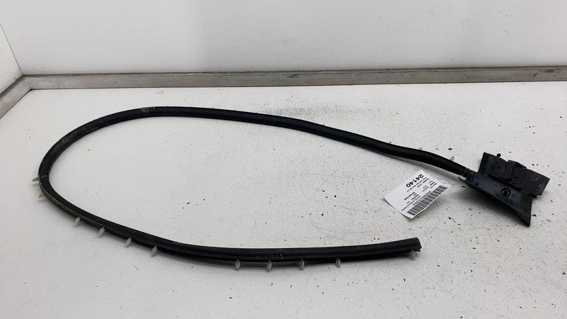 670032863 ⭕17-20 Maserati Levante Front Left Door Lower Weatherstrip Rubber Seal 670032863